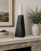 Moderne composition sur le manteau de foyer