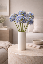 Fleurs allium dans un vase céramique