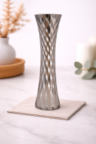 Elegant vase with mirrored finish