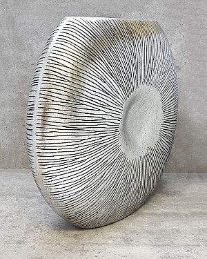 Polystone Centrepoint Pot Silver/Black 22"H