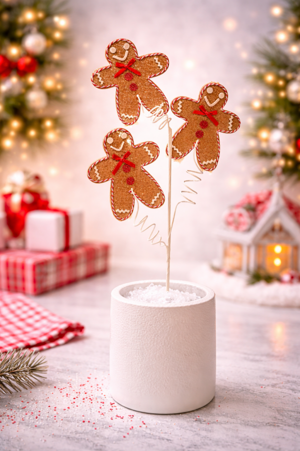 Decorative gingerbread trio on snowy base